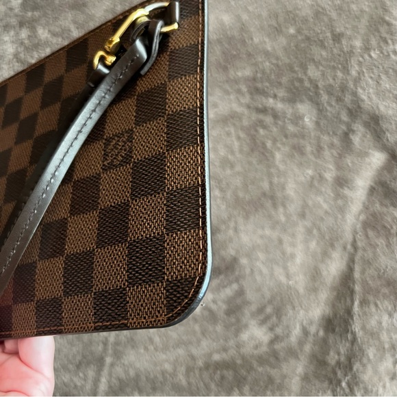 LOUIS VUITTON DAMIER EVENE NEVERFULL CLUTCH WRISTLET - Picture 9 of 16